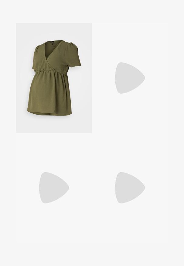 Haut de maternité vert olive avec des manches courtes bouffantes, décolleté en V et taille froncée. Fait en tissu léger et texturé.; Pantalon de maternité noir avec une large ceinture élastique conçu pour s'ajuster confortablement sur un ventre de femme enceinte, présenté sur un fond clair.; Des chaussures slingbacks en cuir verni noir présentent un bout pointu, deux sangles avec des accents de boucle, et une semelle plate.; Les boucles d'oreilles en argent en forme de créole présentent un design lisse et arrondi avec un profil fin et un fermoir sécurisé. Style minimaliste avec une finition polie.