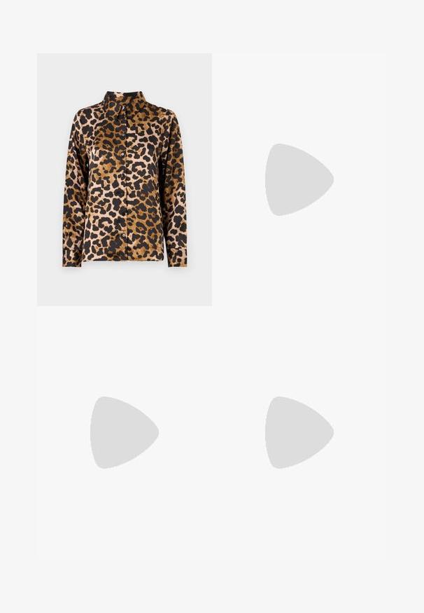 Chemise à manches longues avec un motif léopard brun et noir et un col classique sur fond clair.; Jupe en cuir noir avec une silhouette évasée, présentant des coutures visibles et une texture lisse. Conception mi-longue avec une coupe classique.; Chaussure plate en cuir noir avec un orteil pointu, présentant une sangle à boucle métallique sur le cou-de-pied et une semelle basse et flexible.; Sac à main plissé noir avec une poignée arrondie, une bandoulière réglable et une texture brillante. Présente des accessoires en argent et une silhouette structurée.