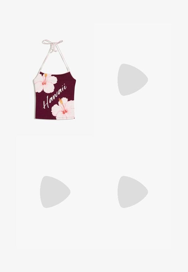 Haut dos nu marron avec liens roses, grandes fleurs d'hibiscus roses, et « Hawaii » écrit en diagonale en lettres blanches cursives.; Pantalon en lin blanc à jambes larges avec taille élastique et cordon de serrage, doté de poches latérales et d'une fente à l'avant.; Sandale blanche à enfiler avec une large bride unique et une semelle plate, vue de côté sur fond blanc.; Sac à épaule en tissu couleur crème avec broderie florale à œillets et une seule bandoulière souple.