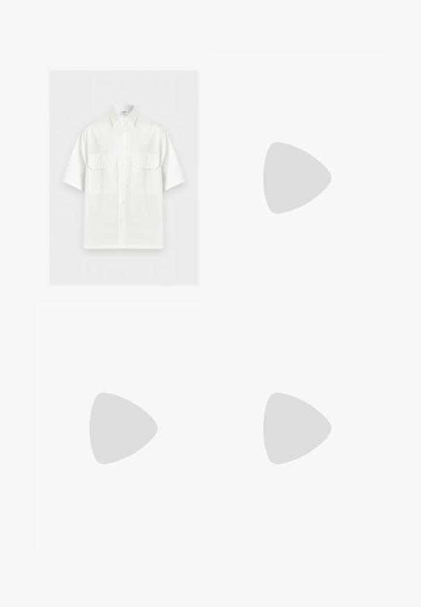 Chemise blanche à manches courtes avec col et deux poches à rabat sur le devant, présentée sur un fond clair uni.; Won Hundred STEVE - Jean boyfriend - cut blue; Baskets en cuir blanc avec un embout arrondi, une semelle plate et un laçage à l'avant. Présentent des détails de couture et un col rembourré pour plus de confort.; Sac bandoulière rectangulaire bleu foncé avec sangle réglable, fermeture éclair et motif subtil du logo sur le panneau avant.