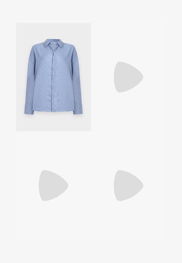 Chemise bleu clair à manches longues avec boutons, à pois blancs et col pointu, présentée sur un fond clair uni.; Pantalon blanc taille haute à jambes larges avec coutures avant et passants pour ceinture, présenté sur un fond clair uni.; Ballerine en cuir verni marron avec un bout carré et une lanière ornée d'une petite boucle dorée. Texture lisse, talon bas et design minimaliste.; Sac à main bordeaux en matériau brillant, de forme rectangulaire, avec deux anses et des accents légèrement courbés à l'avant.
