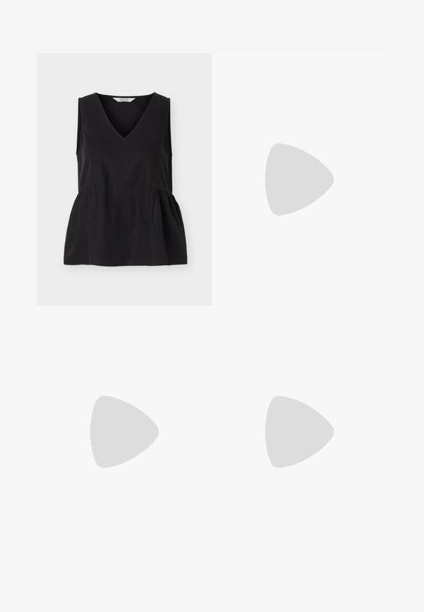 Haut noir sans manches avec col en V et coutures latérales froncées créant une forme légèrement évasée.; Pantalon à jambes larges avec motifs floraux et feuillus noirs et beiges disposés en blocs carrés, avec une taille élastique.; Ballerines en cuir noir avec un bout arrondi, une semelle plate et une fine sangle ajustable sur le cou-de-pied avec une boucle en métal.; Lunettes de soleil noires à forme œil de chat surdimensionnée. Montures en plastique lisse avec des verres foncés et de petits accents étoilés sur les côtés.