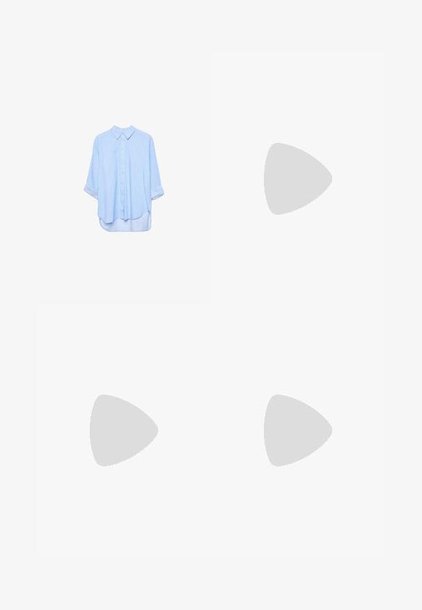 Chemise à manches longues bleu clair à boutons, avec de fines rayures blanches verticales et manches retroussées, présentée sur un fond blanc.; Skort beige taille haute avec une petite fente à l'avant sur le côté droit, donnant l'apparence d'une jupe avec un short en dessous.; Mule noire à bout ouvert avec fines brides, détail nœud, petit talon kitten et motif à pois blancs sur les brides et la semelle.; Sac à main en cuir noir brillant avec deux poignées, poche avant zippée, sangles décoratives et ferrures métalliques argentées.