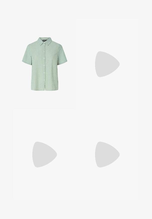 Camisa de manga corta a rayas verdes y blancas con cierre de botones y cuello puntiagudo. Tela suave y ligera con un corte relajado.; Jeans de mezclilla de talle alto de color azul claro con cierre de botón, bolsillos delanteros y traseros, y corte recto sobre un fondo blanco.; Zapatos slingback de cuero negro con punta afilada, que cuentan con una correa estrecha y un detalle de hebilla plateada en el lateral. Suela plana.; Bolso de hombro rectangular negro con una correa ajustable y un cierre de cremallera superior sobre un fondo liso.