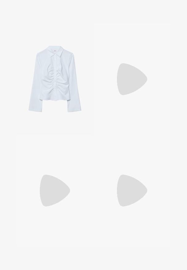 Chemise blanche à manches longues avec boutons, col pointu et détail froncé plissé au centre avant.; Pantalon en denim bleu foncé avec une coupe ample, comportant cinq poches, des coutures contrastées et une fermeture éclair à l'avant.; Des sneakers en daim rose clair avec des rayures et des lacets blancs, dotés d'une languette texturée et d'une semelle en gomme, posées sur un tapis bleu.; Sac à bandoulière en cuir marron foncé brillant avec une seule large sangle et un détail de boucle sur un côté, posé sur un fond clair uni.