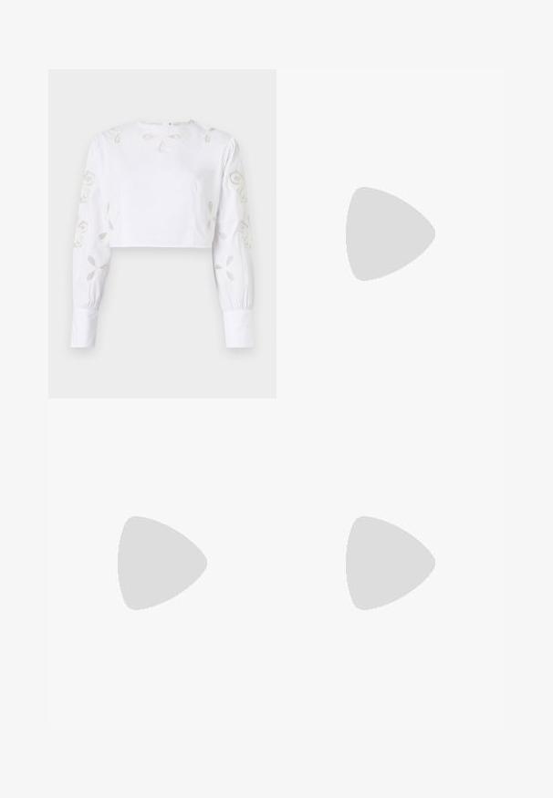 Blouse blanche courte à manches longues ornée de motifs floraux brodés en fils beige subtil. Texture de tissu lisse.; Jupe crayon blanche mi-genou avec bordure en dentelle florale le long de l'ourlet et une fente latérale, tissu lisse et taille ajustée.; Chaussures slingback en cuir marron avec un bout pointu, deux fines sangles et un petit talon. Texture lisse avec une finition polie.; Sac à main en cuir souple couleur crème avec un design froncé, fermoir cadre argenté, poignée courte et bandoulière chaîne amovible.