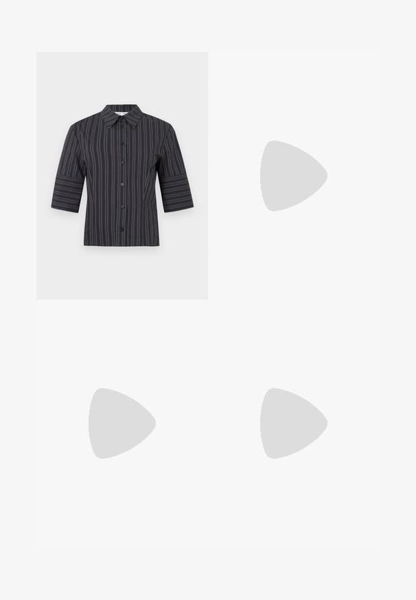 Chemise noire à manches courtes avec boutons, ornée de fines rayures blanches verticales et d'un col pointu, présentée sur un fond blanc uni.; Jean droit taille haute bleu foncé avec poches avant, passants de ceinture, fermeture par bouton et détails délavés subtils sur les cuisses et les genoux.; Bottine en cuir noir avec bout pointu et petit talon kitten sur fond clair, vue côté extérieur.; Sac à épaule en cuir vert avec un design arrondi, poche zippée à l'avant et poches supplémentaires sur les côtés. Texture lisse et matériel minimal.