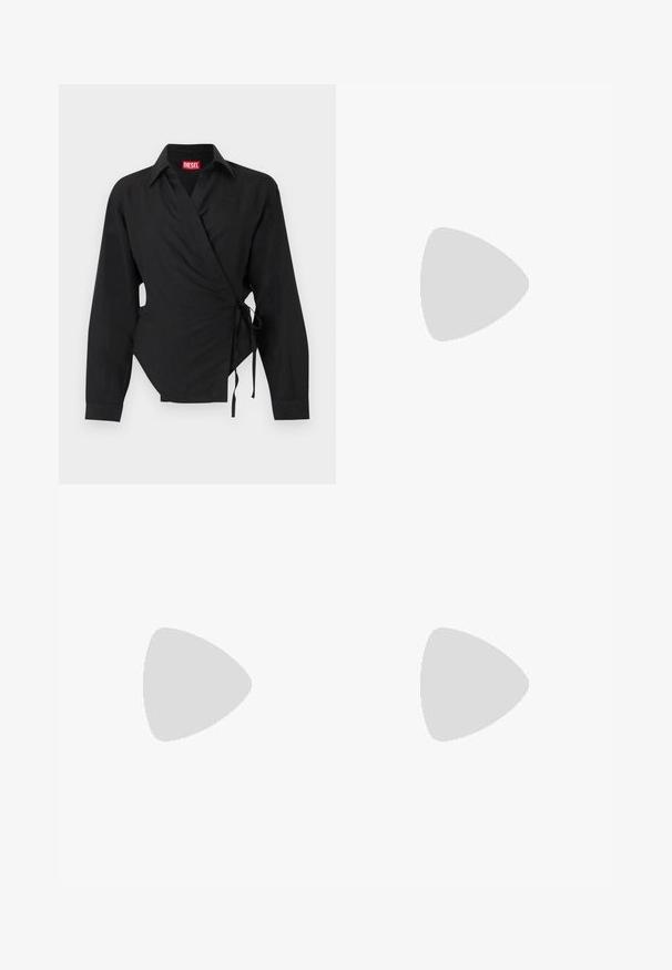 Chemise noire à manches longues de style portefeuille avec col et liens latéraux, présentant un petit logo brodé près de la poitrine et une étiquette de marque rouge à l'intérieur du col.; Jupe plissée noire avec un devant en cuir brillant et une ceinture noire unie ornée d'un petit détail métallique. Des panneaux en cuir texturé rehaussent le design.; Sandales à plateforme noires avec un talon haut stilettos, dotées d'une tige en cuir lisse, d'un bout ouvert et d'une bride de cheville ajustable avec ferrures.; Sac à épaule en cuir noir à texture crocodile, avec de longues sangles et un petit charm logo argenté sur une sangle.