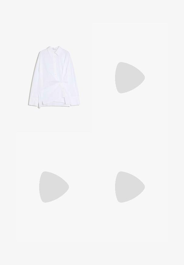 Chemise blanche à manches longues avec boutons, devant asymétrique torsadé et col classique, présentée sur un fond blanc.; Pantalon noir à jambes larges avec passants de ceinture, fermeture devant par bouton et zip, posé à plat sur fond blanc.; Talons aiguilles noires en cuir avec un bout pointu, une fine bride réglable, et un talon aiguille d'environ 5 cm, texture lisse.; Sac fourre-tout en cuir noir avec une texture lisse, un haut arrondi doux et de larges poignées. Présente une couture minimale et une silhouette décontractée.