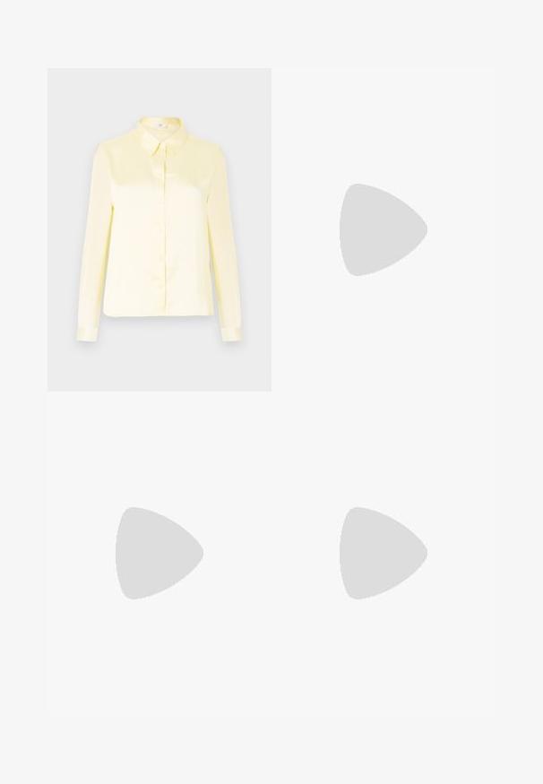 Blouse en satin jaune pâle à manches longues avec une fermeture à boutons sur le devant et un col classique sur un fond uni.; Pantalons larges en cuir noir avec une texture lisse, poches avant et fermeture éclair. Présente un design épuré et minimaliste.; Chaussure plate noire avec design plissé à l'avant et un nœud noué sur le dessus, petit talon, et texture lisse sur un fond gris clair.; Petit sac à main noir brillant avec deux longues anses et des détails à cordon sur les côtés sur un fond clair uni.