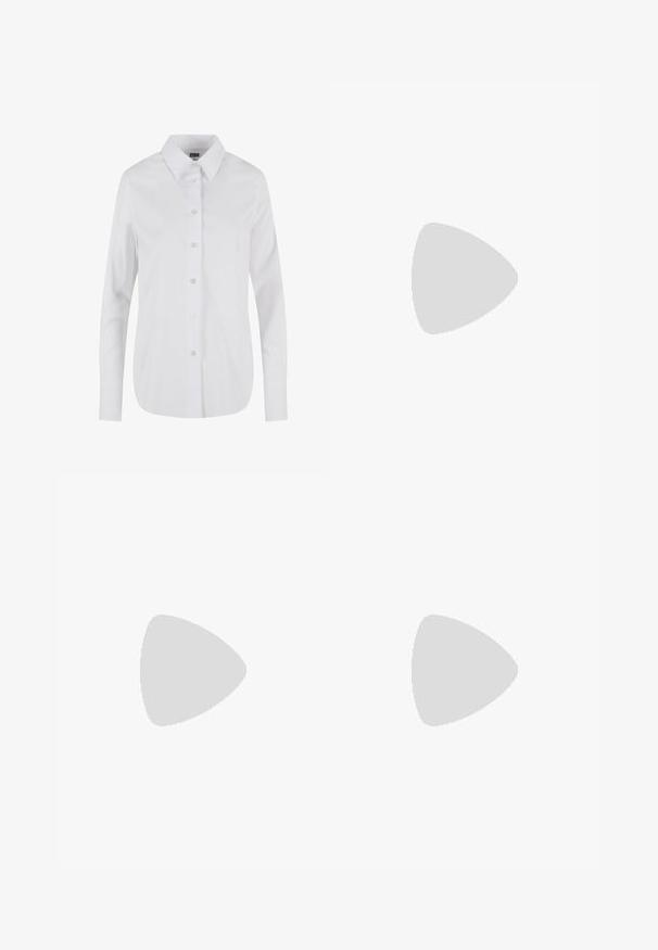 Chemise blanche à manches longues avec un col classique, texture lisse et six boutons à l'avant. Coupe ajustée avec un ourlet arrondi.; Jeans en denim bleu foncé à jambes larges avec une taille haute, dotés de cinq poches et de détails de couture visibles. Design épuré et minimal.; Baskets Adidas Samba blanches avec des bandes en daim marron, semelle en caoutchouc marron et bout en daim beige, vues du côté extérieur sur un fond uni.; Sac à main rectangulaire en cuir noir avec deux longues bandoulières et une fermeture zippée sur le dessus.