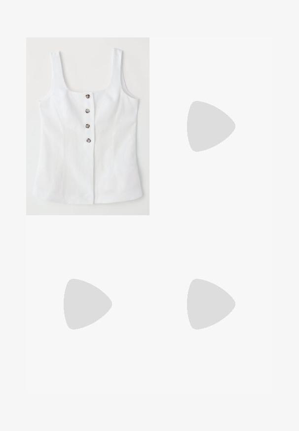 Haut en lin blanc avec un décolleté carré, cinq boutons métalliques sur le devant et larges bretelles. Texture lisse et coupe ajustée.; Pantalons cargo rayés marine en tissu lisse, dotés d'une taille élastique, de poches latérales et d'une coupe large avec des rayures contrastées.; Sandale en cuir marron avec bride avant tissée, deux fines brides de cheville avec boucle, talon bloc bas et bout carré.; Hereu CALELLA - Cabas - dark brown