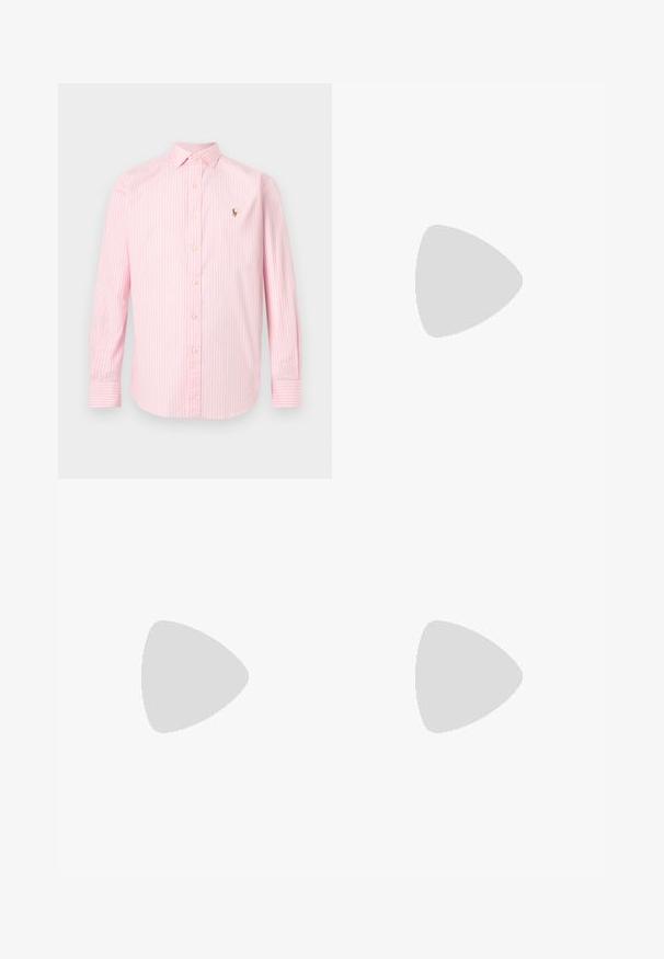 Chemise à manches longues à rayures verticales roses et blanches, avec col et petit logo brodé sur la poitrine gauche.; Pantalon en velours côtelé vert foncé avec cinq poches et une fermeture boutonnée, posé à plat sur un fond clair.; Mocassin en cuir noir avec un petit talon et une bride penny, vu de côté sur un fond gris clair.; Ceinture en cuir noir avec une boucle en métal argenté rectangulaire ornée d'un logo embossé de cavalier, texture lisse et cinq trous.