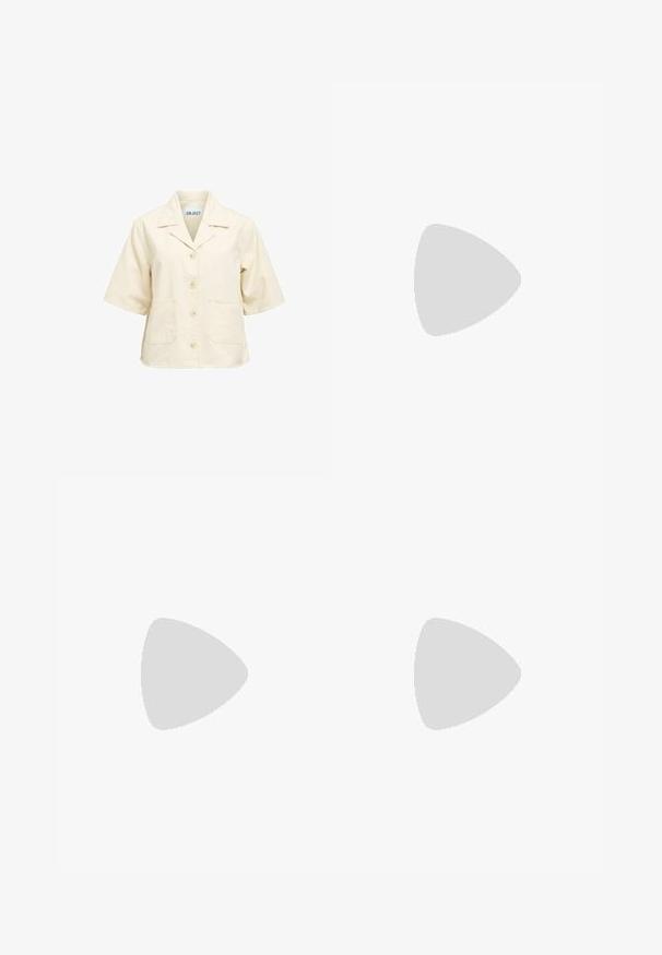 Veste beige à manches courtes avec boutons, deux poches devant et un col, étiquetée ".OBJECT" à l'intérieur de l'encolure.; Jean en denim bleu clair à jambes droites avec poches avant, passants de ceinture et fermeture par bouton et zip, présenté à plat sur fond blanc.; Baskets basses blanches en toile avec semelle en caoutchouc texturée, lacets blancs et petite étiquette Calvin Klein sur le côté.; Sac fourre-tout en toile beige avec deux paires de poignées, design simple, et marquage discret en relief "SAMSOE SAMSOE" sur le devant.