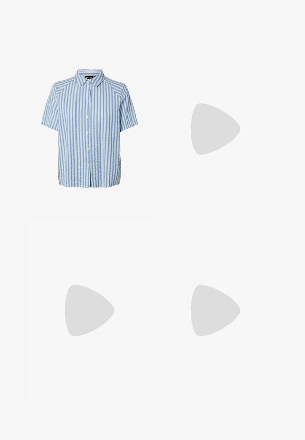 Chemise à manches courtes avec boutons, rayures verticales bleues et blanches, et col classique.; Shorts en denim bleu jusqu'au genou avec bouton et fermeture éclair à l'avant, poches avant et passants de ceinture sur un fond clair uni.; Baskets en cuir blanc avec des rayures et des accents rouges. Dotées d'une semelle extérieure en gomme texturée et d'un col rembourré. Portées avec un jean en denim bleu clair.; Lunettes rectangulaires teintées de brun avec une finition brillante, dotées de branches fines et de verres transparents. Logo visible sur la branche gauche.