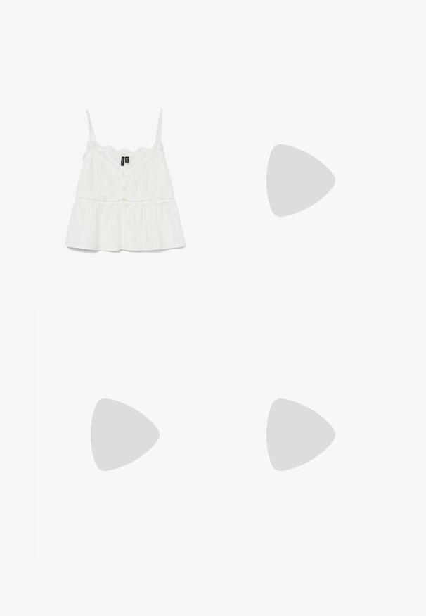 Blouse blanche sans manches avec des accents en dentelle, fermeture à boutons et design peplum. Tissu texturé avec des rayures verticales et encolure festonnée.; Short à taille élastique avec des motifs abstraits de feuilles et de cœurs bleus et blancs sur un fond clair.; Chaussure plate slingback en beige clair avec une tige en maille, un bout pointu et un petit talon. Dotée d'une sangle ajustable pour un bon maintien.; Sac hobo en daim marron avec une grande ouverture courbée et une large bandoulière. Présente une couture centrée à l'avant. Texture lisse.