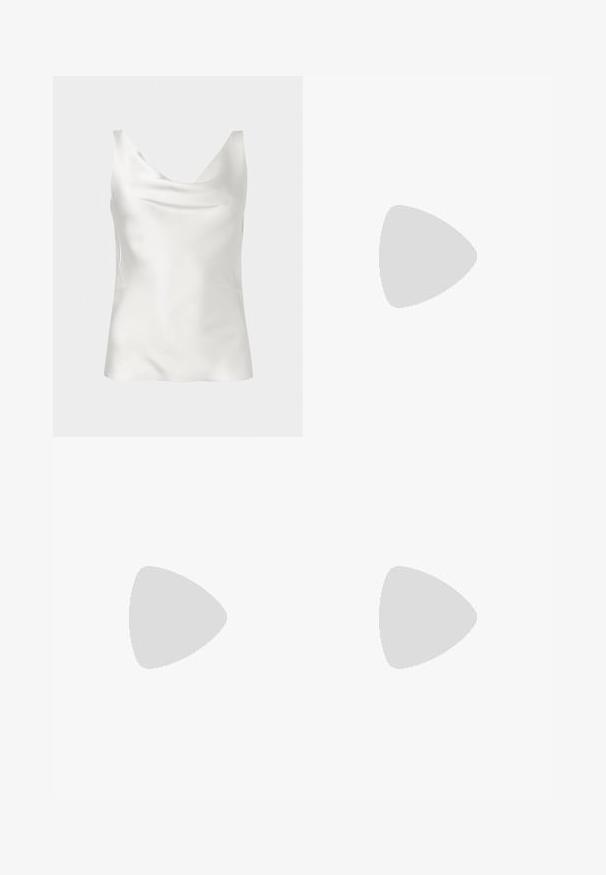 Haut caraco sans manches en satin blanc avec un décolleté drapé et une texture lisse et brillante.; Pantalons à jambes larges en tissu beige clair, avec une texture lisse et des plis avant, dotés d'une taille ajustée et sans éléments matériels visibles.; Chaussure femme couleur crème à bout pointu avec un petit talon rond en forme de boule, sur fond uni.; Sac à main en cuir souple couleur crème avec un design froncé, fermoir cadre argenté, poignée courte et bandoulière chaîne amovible.