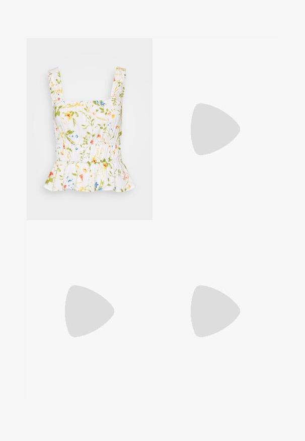 Haut floral blanc avec des motifs verts, bleus et roses. Présente des bretelles larges, une taille élastique et un volant en peplum à l'ourlet. Tissu léger.; Jean en denim bleu clair avec une taille haute et des jambes évasées, doté de poches avant, passants pour ceinture et fermeture par bouton.; Sandales à talons hauts beiges avec un bout pointu, comportant trois brides à l'avant et une fine bride à la cheville avec une boucle. Texture lisse, design minimaliste.; Sac à main en cuir beige avec double poignées, boucle en laiton et détails rivetés, ainsi qu'une bandoulière réglable sur fond blanc.