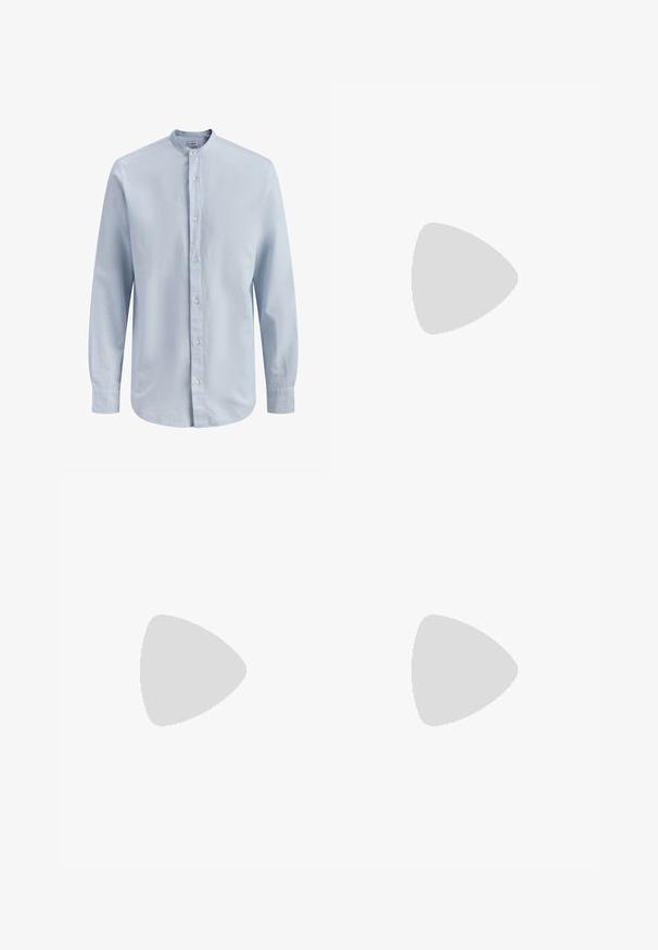 Chemise pour homme à manches longues bleu clair avec col mandarin et boutons blancs sur le devant, présentant une texture subtile.; Pantalon noir à jambes droites avec taille, passants de ceinture, fermeture éclair à l'avant et poches latérales, présenté sur fond blanc.; Mocassin en cuir noir avec une large sangle sur le devant, semelle en caoutchouc à épaisse rainure, et texture lisse. Design classique et élégant.; Ceinture en cuir noir avec une boucle en métal argenté, présentant une texture lisse et un design simple et classique.