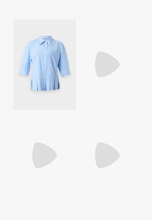 Chemise bleu clair boutonnée avec rayures verticales blanches, manches trois-quarts, col pointu, poche poitrine et ourlet plissé.; Jupe longue avec des rayures verticales vertes et bleues, froncée sous une ceinture rayée horizontalement aux couleurs assorties.; Mule en cuir marron avec un bout pointu, texture froncée, petit talon et un accent de cordon de serrage à l'ouverture. Fini lisse.; Sac rectangulaire avec motif floral jaune et noir et anse tressée jaune et rose sur fond blanc.