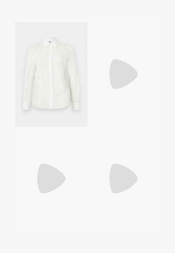 Chemise blanche à manches longues avec boutons, col pointu et motifs décoratifs découpés sur le haut devant et les épaules.; Jupe midi en denim bleu clair avec taille élastique et poches latérales, silhouette droite et détails subtils de coutures.; Sandale à talon haut en cuir verni noir avec bride à la cheville et boucle dorée, bout ouvert et talon bloc sur fond blanc.; Sac d'épaule en cuir noir avec fermeture éclair dorée et logo "LOVE MOSCHINO" sur le devant, doté d'une poignée supérieure incurvée.