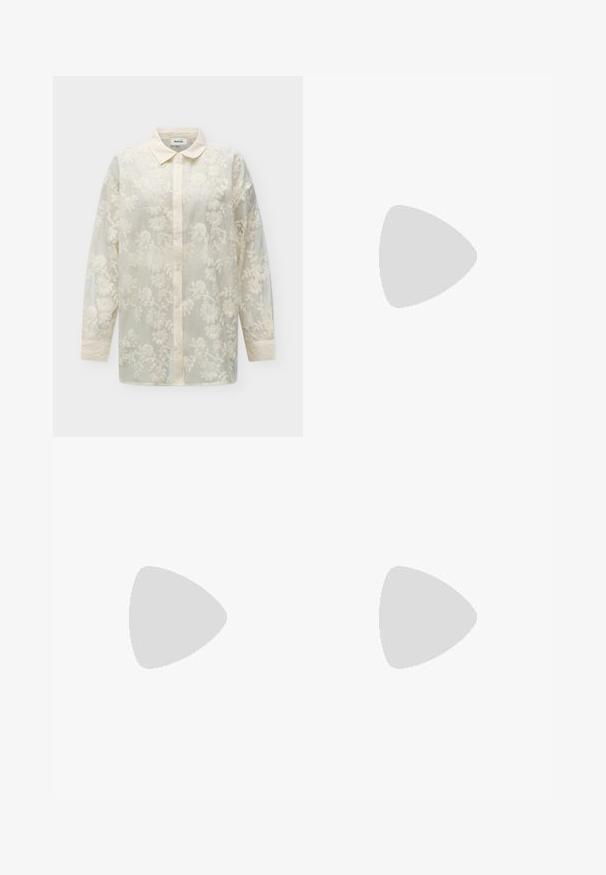Blouse crème transparente à manches longues avec broderie florale, fermeture boutonnée à l'avant et col arrondi.; Jean à jambes larges en denim foncé, présentant une taille haute, cinq poches, des coutures blanches contrastantes et une texture lisse.; Escarpin slingback en daim brun foncé avec bout pointu et talon kitten sur un fond clair uni.; Sac bandoulière en daim marron avec une anse unique et une fermeture éclair, présenté sur un fond clair uni.