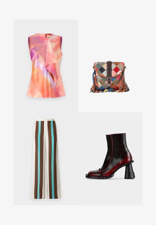 Ærmeløs top i satinmateriale, der præsenterer et farverigt abstrakt mønster med nuancer af pink, orange og violet, samt en draperet frontdesign.; Bredde ben bukser med brune, cremefarvede og turkise lodrette striber. Fremstillet af letvægtsstof med en glat tekstur og elastisk talje.; Sort og mørkerødt skinnende ankelstøvle med geometrisk chunky hæl og firkantet tå, vist på en ensfarvet lys baggrund.; Lille crossbody-taske med flerfarvet læderpatchwork, fletrem i mørkebrun og farverige læderfringesider på sider og bund.