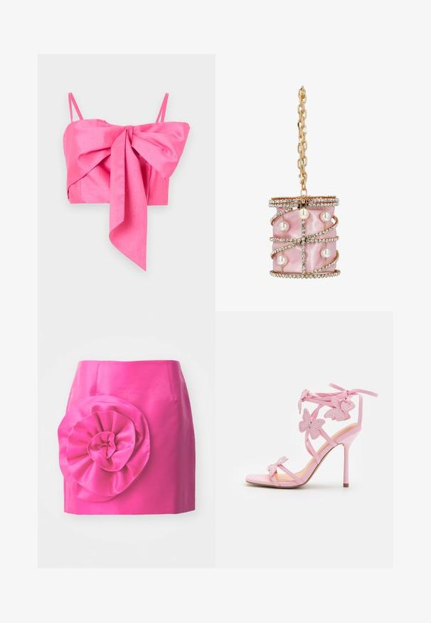 Rosa kort top med en sløjfedetalje fortil, lavet af et glat stof med tynde stropper og en elegant silhuet.; Lyserød satinskirt med en tætsiddende pasform og en stor, struktureret blomst i venstre side. Glat overflade med en blank finish.; Lyserøde højhælede sandaler med sommerfugle pynt, lavet af glat materiale. Har tynde stropper og en slank hæl.; Lyserød satin cylindrisk håndtaske pyntet med rhinstenspiraler og perler, med en guldkæde strop og rhinstenbesat topkant.