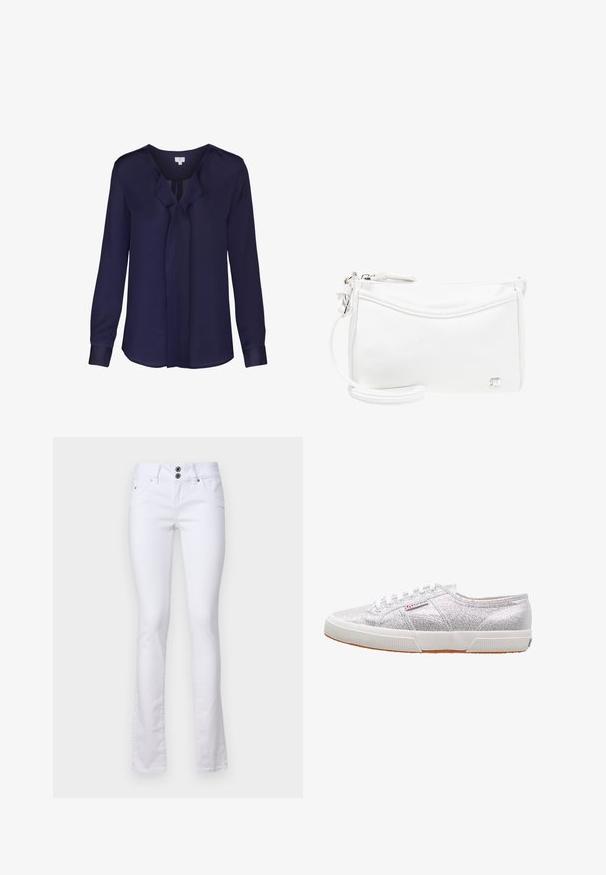 Marineblaue, langärmelige Damenbluse mit V-Ausschnitt und einem dezenten Rüschendetail entlang der Vorderseite.; Weiße ausgestellte Jeans aus einem Baumwoll-Mischgewebe, mit einem Zwei-Knopf-Verschluss, Fronttaschen und subtilen Nähdetails.; Silberne Glitzer-Sneaker mit einer weißen Gummisohle, runder Zehenpartie, Schnürdesign und einem Logo-Patch an der Seite.; Kleiner weißer Leder-Handgelenkriemen mit einer vorderen geschwungenen Tasche, Reißverschluss und einem silbernen Logoemblem in der unteren Ecke.