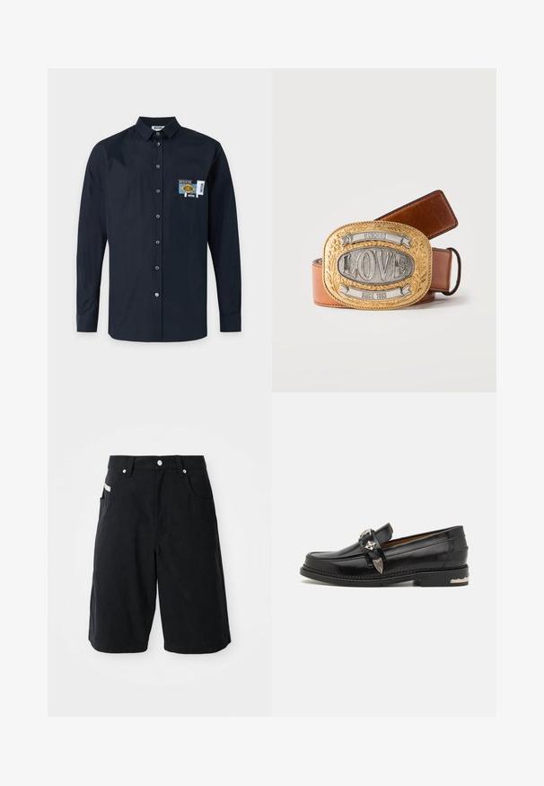 Schwarzes langärmliges Hemd mit Knöpfen, Kragen und einem kleinen mehrfarbigen Moschino-Logo-Patch auf der linken Brust.; Schwarze Baumwollshorts mit lockerer Passform, ausgestattet mit Vordertaschen, einem Taillenbund mit Gürtelschlaufen und einem kleinen Etikett an der Seite.; Schwarze Lederloafers mit silberner dekorativer Hardware, einem Mokassin-Style-Obermaterial, detaillierter Stickerei und einem gestapelten Absatz.; Brauner Ledergürtel mit großer, verzierter gold- und silberfarbener Schnalle, graviert mit den Details "LOVE", "MOSCHINO" und "SINCE 1983".