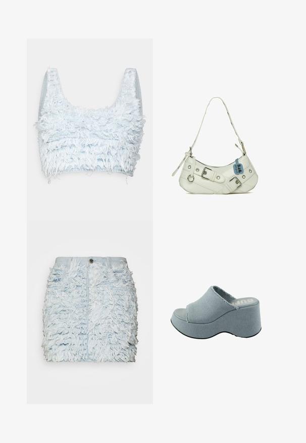 DL1961 TANK - Top - denim fur (vintage); DL1961 ASRA SKIRT MINI - sukňa v tvare A - denim fur; Svetlomodré platformové šľapky so zfrkanou textíliou, otvorenou špičkou, hrubou okrúhlou podrážkou a textúrovanou šedou podrážkou.; Biela syntetická kabelka s zakriveným siluetom, nastaviteľným popruhom, dekoratívnou prackou, striebornými kovovými detailmi a pribalenou modrou visačkou.