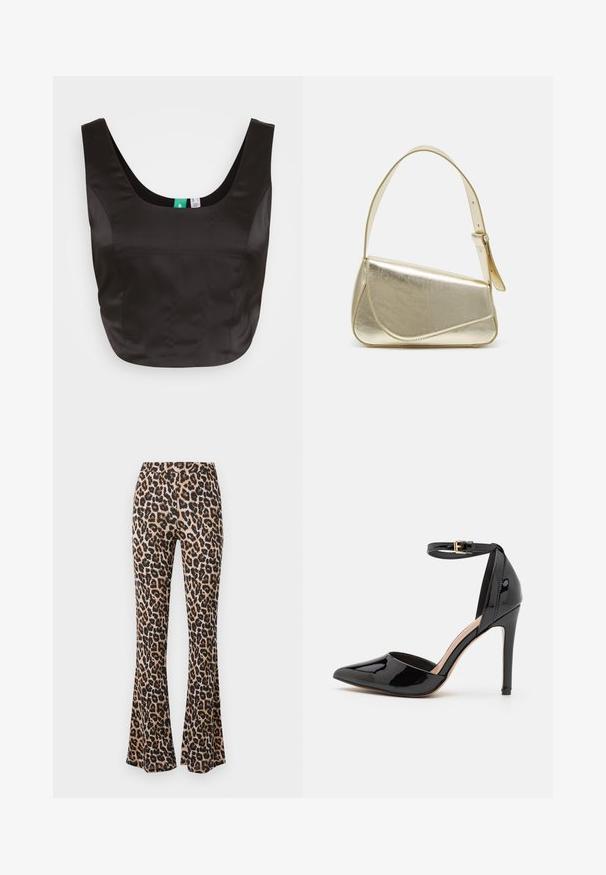 SOMETHINGNEW SNROSALIND CORSAGE - Blouse - black; Leporelloprint uitlopende broek in zandkleur en zwart, gemaakt van zachte stof met een gladde textuur, met een aansluitende taille en uitlopende zoom.; Zwarte gepatineerde leren hoge hak met een spitse neus, enkelbandje en slanke stilettohle. Gladde textuur met een glanzende afwerking.; Gouden metallic handtas met een gestructureerd ontwerp, gladde textuur en verstelbare schouderband. Kenmerkt zich door een unieke driehoekige vorm en minimalistische stiksels.