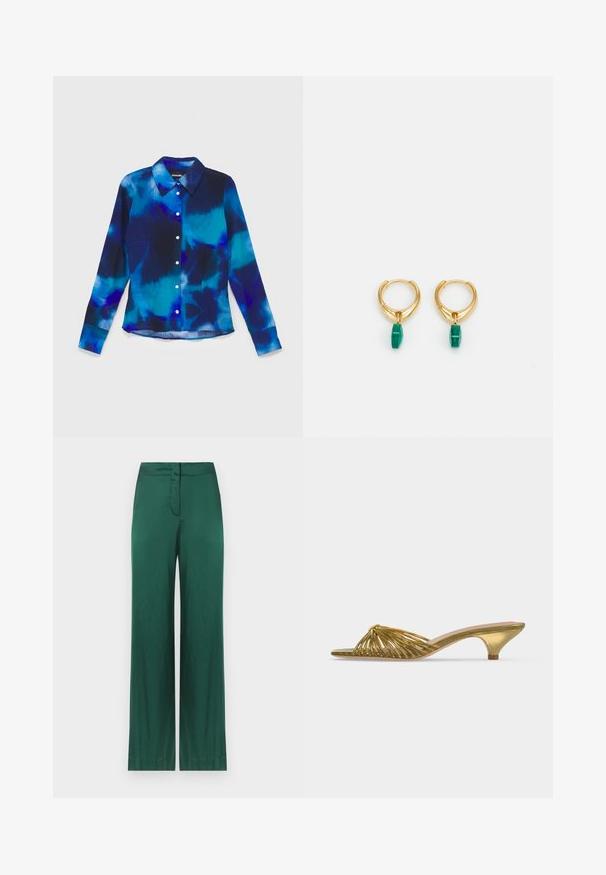 Ahluwalia KORO FITTED - Πουκαμίσα με κουμπιά - blue; Παντελόνια με φαρδιά μπατζάκια σε βαθύ πράσινο χρώμα, κατασκευασμένα από λείο ύφασμα. Διαθέτουν επίπεδη μέση και εμπρόσθιο κλείσιμο με φερμουάρ. Χωρίς ορατά σχέδια ή διακοσμητικά στοιχεία.; Χρυσό mule παπούτσι με λουράκι, ανοιχτά δάχτυλα, χαμηλό τακούνι kitten και σχέδιο με κόμπο σε λευκό φόντο.; Χρυσά σκουλαρίκια κρίκοι με πράσινα εξάγωνα charms που κρέμονται από το καθένα, με απαλό υφή και γυαλιστερό φινίρισμα.