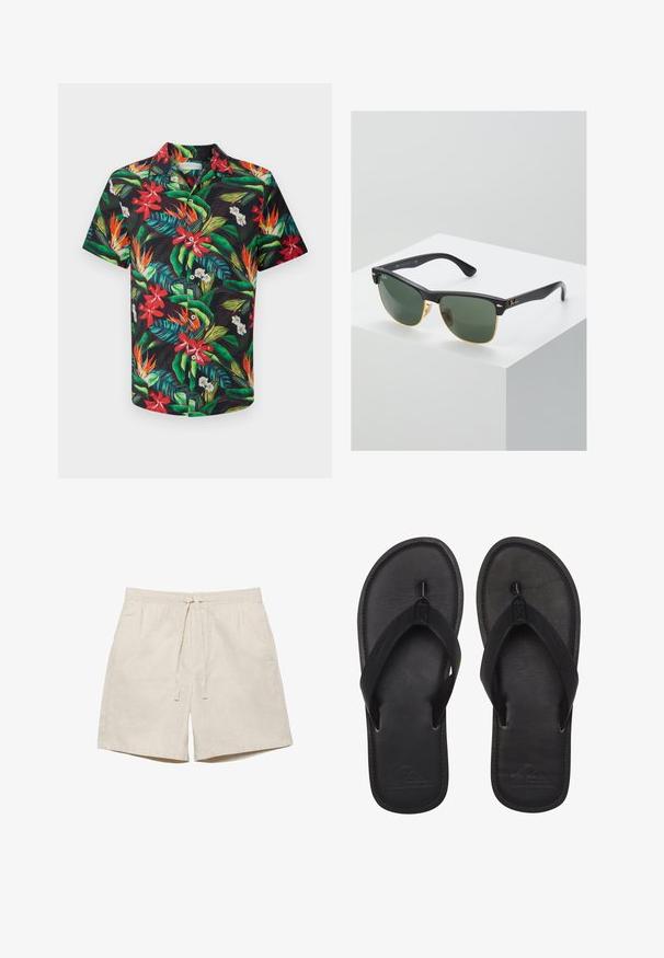 Schwarzes kurzärmliges Hemd mit Knöpfen, verziert mit grünen tropischen Blättern sowie roten, orangefarbenen und weißen Blumenmustern.; Beige legere Shorts mit elastischem Bund und Kordelzug, knielang, aus leichtem Stoff.; Schwarze Flip-Flops aus glattem Material, mit einem Riemen im Zehensteg-Stil, strukturiertem Fußbett und geprägtem Logo auf der Sohle.; Ray-Ban Sonnenbrillen mit grünen Gläsern, schwarzen Kunststoffrahmen und goldenen Akzenten an den Rändern. Quadratische Form mit matter Oberfläche.