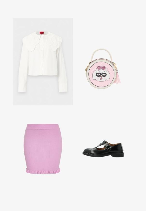 Witte blouse met lange mouwen, voorzien van een grote gegolfde, geborduurde kraag en een sluiting met knopen aan de voorkant, getoond tegen een effen achtergrond.; Gebreide roze minirok met geribbelde textuur en gerimpelde zoom, aansluitende stijl met elastische tailleband.; Zwarte leren Mary Jane-schoen met een T-strap, zilveren sluiting, ronde neus en een lage zool. Gladde textuur met een gepolijste afwerking.; Ronde roze handtas met een wit en roze hondengezicht met glinsterstrik en hartvormige bril, een bovenhandvat en een zijkant tassel ritsluiting.