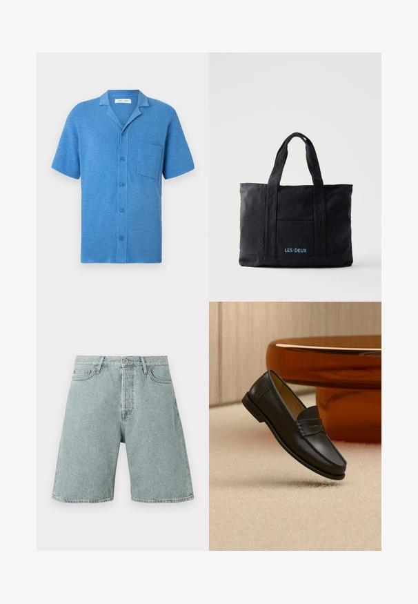 Korte mouwen overhemd met knopen in blauw, gemaakt van gestructureerde stof. Heeft een reverskraag en een borstzak.; Lichtblauwe denim shorts met een relaxed fit, vijf zakken en een knoopsluiting. Verweerde textuur met zichtbare stikdetails.; Zwarte leren loaferschoen zwevend boven een beige tapijt met amberkleurige moderne meubels op de achtergrond.; Zwarte canvas tote bag met twee handvatten, een voorvak en "LES DEUX" in blauw geborduurd op het voorvak.
