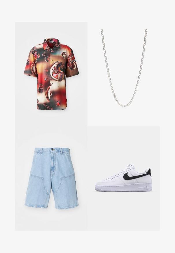 Kortærmet skjorte i blankt stof med et livligt abstrakt design af røde og brune bobler mod en gradient-baggrund. Knappet front.; Lyseblå denimshorts med en løs pasform, udstyret med to store forlommer og en knaplukning i taljen.; Hvide lædersneakers med en struktureret sort Swoosh, flade snørebånd og en gummisål med et rillemønster. "AIR" er præget på hælen.; Sølv kædedesign med sammenkoblede led, glat tekstur og ensartet rektangulær form. Sikker lukning.