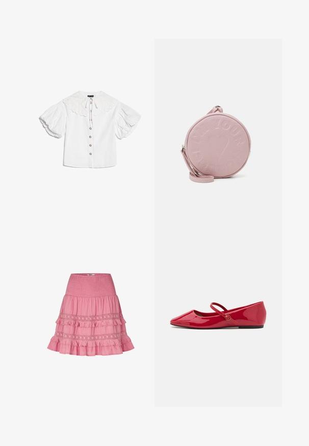 Blusa blanca con gran cuello festoneado, botones dorados en la parte delantera y mangas cortas abullonadas y voluminosas.; Falda rosa de varias capas con cinturilla fruncida, adornada con encaje y volantes, hecha de tela de algodón ligero.; Zapatillas tipo ballet de charol rojo con punta puntiaguda, correa en el tobillo y pequeño adorno redondo en la correa. Suela plana y textura suave.; Bolso de cuero rosa redondo con texto en relieve y diseño de corazón, que cuenta con una correa desmontable y una textura suave.