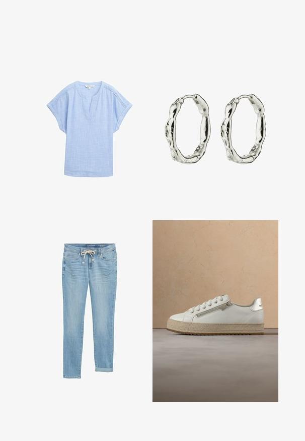 Lys blå kortærmet skjorte i et åndbart stof, med v-halsudskæring og en subtil tekstureret mønster over hele. ; Lys blå denim jeans med lige pasform, elastisk snøre i taljen, opretstående nederste kant og forlommer. Designet med diskret slid.; Hvid lædersneaker med beige tekstureret sål, med lynlås i siden og snørebånd, hængende over et neutralt gulv og et bord i træ.; Sølv hoop øreringe med en struktureret, organisk design og en let uregelmæssig form, hvilket giver et naturligt, håndlavet udseende.