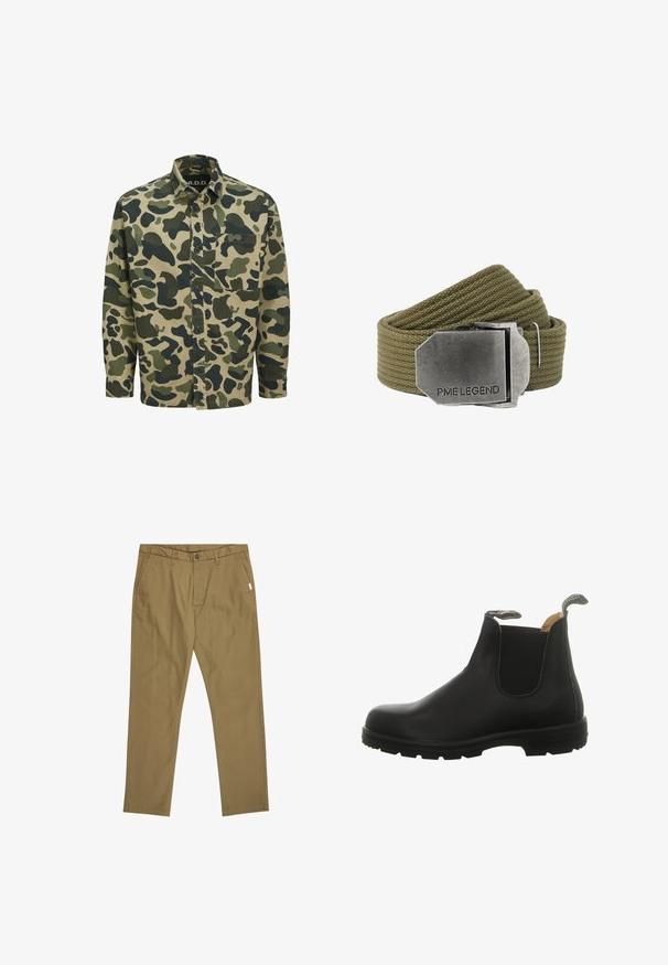 Camouflage shirt met een beige basis en groene en donkergroene abstracte vormen, lange mouwen, knoopsluiting aan de voorkant en een borstzak.; Khaki chinos met een recht gesneden ontwerp, van katoen, met een knoopsluiting en twee zijzakken. Minimale stikseldetails op de naden.; Zwarte leren Chelsea boot met elastische zijpanelen, een ronde neus en een robuuste rubberen zool met een hiel-lus voor gemakkelijk aan- en uittrekken.; Olivengroene geweven stoffen riem met een grote rechthoekige geborstelde metalen gesp gegraveerd met "PME LEGEND".