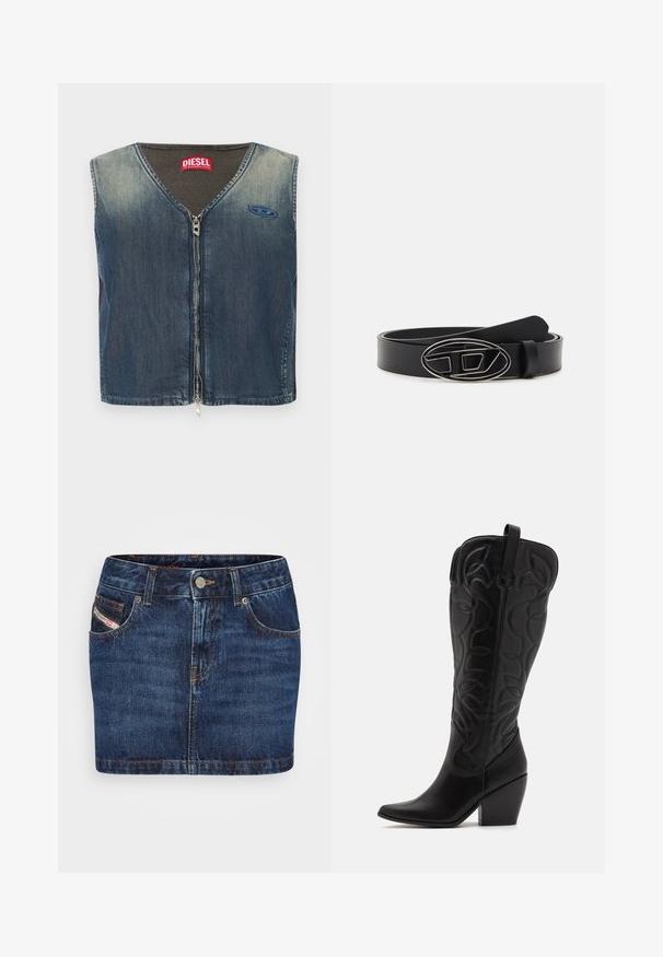 Denimvest med V-hals og lynlås foran, med ribbet tekstur ved kraven og en logoemblem på venstre side.; Denim nederdel i mørkeblå med en tætsiddende design, fem lommer og orange syninger. Har en metalknaplukning i taljen.; Sorte knæhøje støvler i læder med spids snude og lagdelt hæl. Har dekorative syninger og buede designelementer.; Sort læderbælte med en bred rem, en oval sølvspænde med geometrisk design, og en glat overflade på hele bælte.