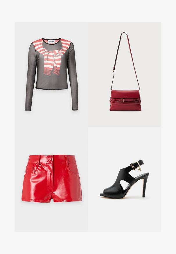 Top negro transparente de manga larga con bufanda estampada de rayas rojas y blancas anudada en el cuello, etiqueta Moschino Jeans dentro del cuello.; Shorts de imitación cuero rojo con un acabado brillante, cuentan con una cintura alta, bolsillos delanteros y detalles de costura. Diseño estructurado y ajustado.; Sandalia negra de piel con tacón alto, puntera abierta, recortes laterales, correa en el tobillo, hebilla dorada y pequeño charm redondo sobre fondo claro.; Bolso bandolera de piel roja con hebilla dorada, correa ajustable y acabado liso, mostrado colgado sobre un fondo simple.