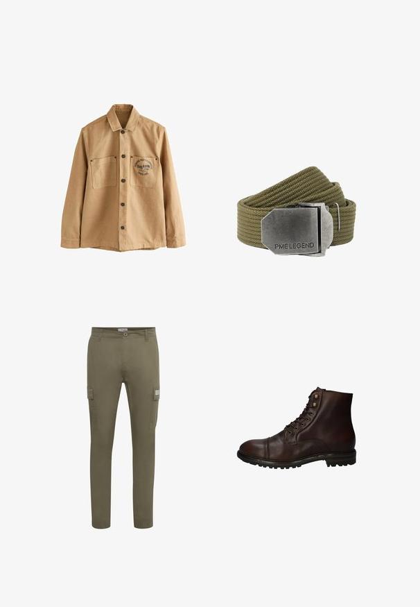 Veste de travail en coton couleur tan. Présente une fermeture à boutons sur le devant, deux poches poitrine et un logo imprimé avec du texte sur la poche gauche.; Pantalons cargo couleur olive en tissu léger, avec une coupe droite, des poches latérales et des poignets élastiques à la cheville.; Bottines montantes en cuir brun foncé à lacets, avec une semelle en caoutchouc robuste et des œillets en métal, vues du côté extérieur.; Ceinture en tissu tissé vert olive avec une grande boucle rectangulaire en métal brossé gravée de "PME LEGEND".