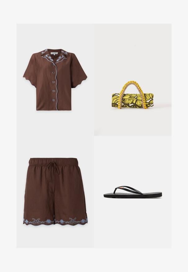 Braune Kurzarmbluse mit blau besticktem Blumenkragen und passender blauer Paspelierung entlang der Knopfleiste und am Saum.; Braune Shorts mit elastischem Bund, Kordelzug und hellblauem, besticktem Blumenmuster am gewellten Saum.; Schwarze Flip-Flops mit flacher Sohle, dünnen Riemen und strukturiertem Fußbett. Kleines Logo-Detail auf dem Riemen. Einfaches, minimalistisches Design.; Rechteckige Tasche mit gelbem und schwarzem Blumenmuster und geflochtenem gelb-pinkem Griff auf weißem Hintergrund.