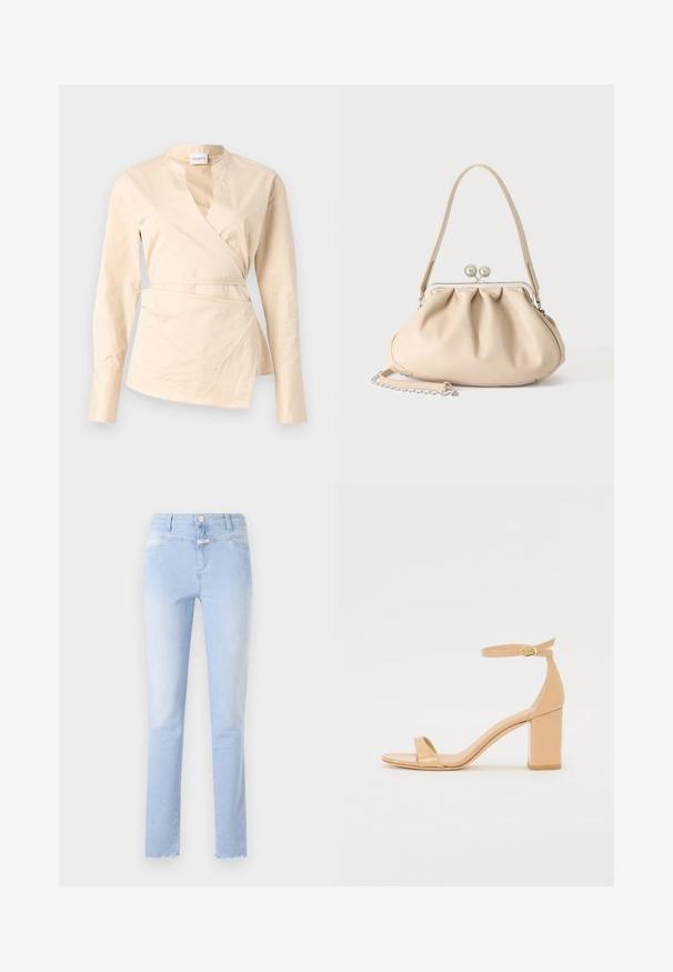 Beige Wickelbluse aus Baumwolle, mit langen Ärmeln, einem tiefen V-Ausschnitt und einer seitlichen Bindung für Form und Struktur.; Hellblaue Jeans aus Denim mit geradem Schnitt, einem verwaschenen Finish, fünf Taschen, leichten Ausfransungen am Saum und einem Knopfverschluss vorne.; Nude Patentleder Pantolette mit Absatz, quadratischer Zehenpartie, Knöchelriemen und einem klobigen Blockabsatz. Glatte Textur und minimalistische Designdetails.; Beige weiche Lederhandtasche mit silbernem Metallrahmenverschluss, einem Schulterriemen und einem optionalen Kettenriemen auf weißem Hintergrund.