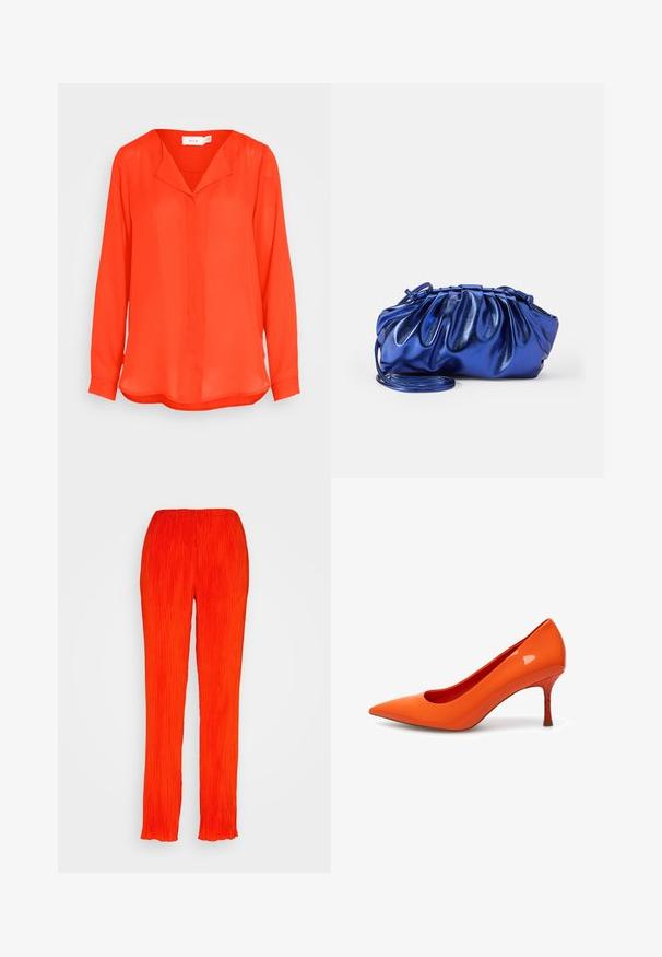 VILA VILUCY - Bluse - flame scarlet; Samsøe Samsøe FRIDAH TROUSERS - Bukser - orange; Woden WODEN - Pumps - tiger; Metallic blå clutchtaske med plisseret design og en skulderrem. Den glatte tekstur og de sammensnørede detaljer fremhæver dens unikke form.