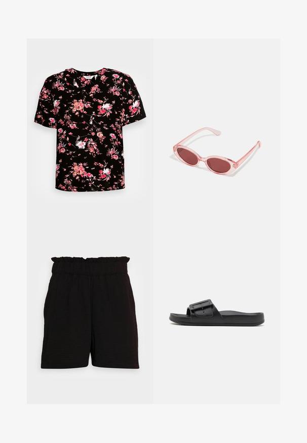 Sort kortærmet bluse med blomstertryk i pink og hvid. Har en V-hals og blød, tekstureret stof.; Sorte shorts med elastisk talje og volangdetalje, lavet af et tekstureret stof, med sidelommer og en afslappet pasform.; Sort sklidesandal med bred rem, justerbart spænde, flad sål og glat mat tekstur. Enkel design uden ekstra mønstre.; Lyserøde transparente solbriller med ovale linser, mørkerød toning og slanke stænger, der har en glat overflade og diskret detaljering på rammen.
