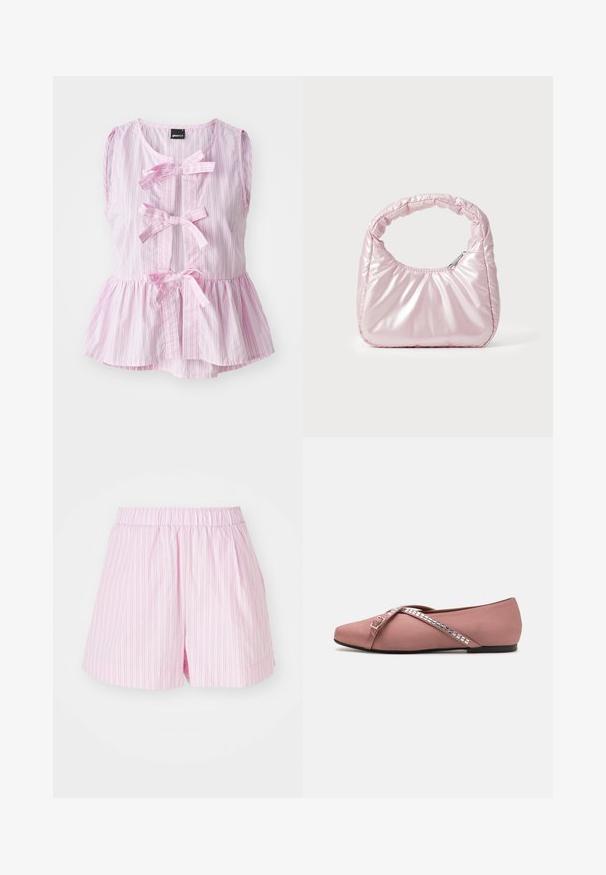 Gestreiftes ärmelloses Top in Rosa und Weiß mit einem Peplum-Saum, das drei vordere Schleifen und einen abgerundeten Ausschnitt aufweist. Leichter Stoff.; Hellrosa Shorts mit weißen vertikalen Streifen, verfügen über einen elastischen Bund und einen lockeren Schnitt, hergestellt aus weichem, leichtem Stoff.; Ballettschuhe aus weichem rosa Satin mit einem Überkreuz-Riemendesign, verziert mit quadratischen silbernen Akzenten und einer abgerundeten Zehenpartie. Flacher schwarzer Absatz.; Rosa, gepolsterte Handtasche mit abgerundeter Form, aus glänzendem Material gefertigt. Verfügt über einen gerafften Griff und einen Reißverschluss für sicheren Zugang.