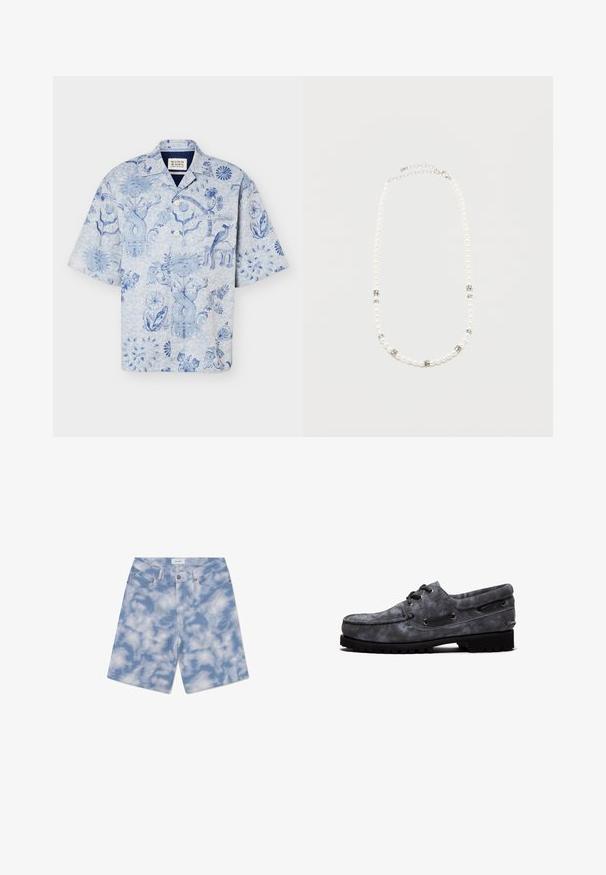 Kurzärmeliges Hemd mit Knopfleiste, hellblauen floralen und abstrakten Mustern und einer Brusttasche, entworfen von Scotch & Soda.; Hellblaue Jeansshorts mit Wolkenmuster. Aus Baumwolle gefertigt, verfügen sie über ein klassisches Fünf-Taschen-Design und einen Knopfverschluss.; Grauer Wildleder-Bootsschuh mit schwarzen Schnürsenkeln, genähtem Moc-Toe-Design und dicker schwarzer Profilsohle, seitlich auf weißem Hintergrund gesehen.; Weiße Perlenkette mit silbernen Strasszwischenstücken und einem silbernen Kettenverschluss, präsentiert vor einem einfachen hellen Hintergrund.