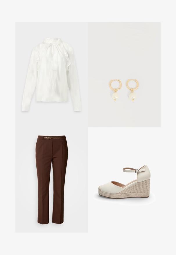 Blouse blanche à manches longues avec col montant et détails à volants sur le devant et les épaules, présentée sur un fond uni.; Pantalons marron ajustés avec une texture lisse, dotés d'un accent chaîne en or au niveau de la taille et d'une coupe droite.; Espadrille à semelle compensée beige pour femmes, avec bride à la cheville, semelle en jute tressé, bout fermé et fermeture à boucle sur fond blanc uni.; Boucles d’oreilles créoles en or avec des perles blanches irrégulières pendantes, présentées sur un fond clair uni.